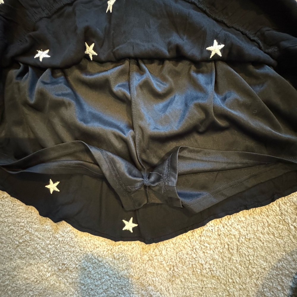 ✨Rock & Rags Star Print Mini Skirt with built in shorts ✨ Size Large - Picture 8 of 9